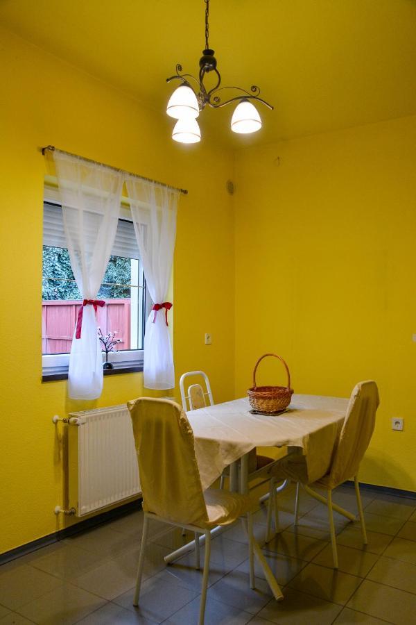 Afrodite Apartmanház Eger Esterno foto