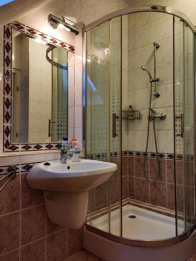 Afrodite Apartmanház Eger Esterno foto