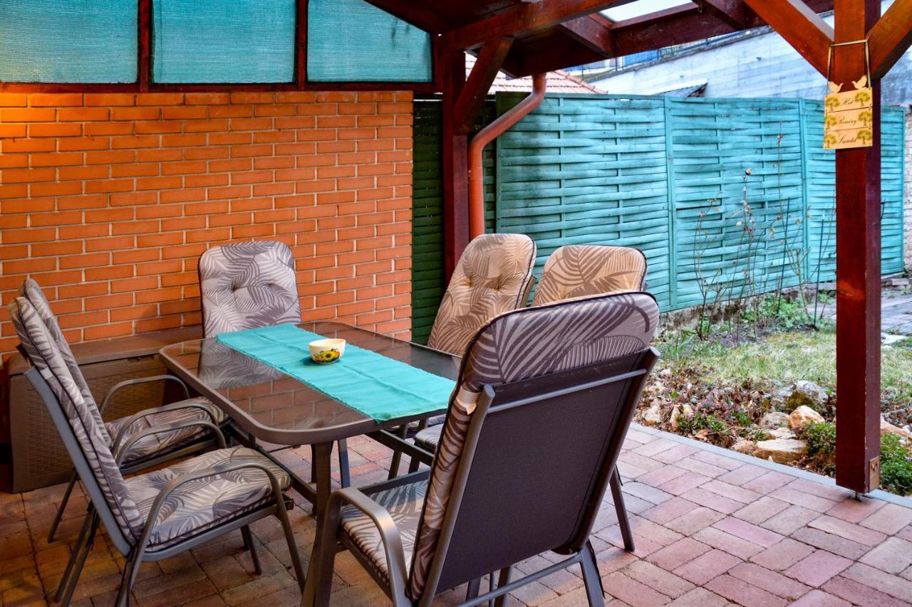 Afrodite Apartmanház Eger Esterno foto