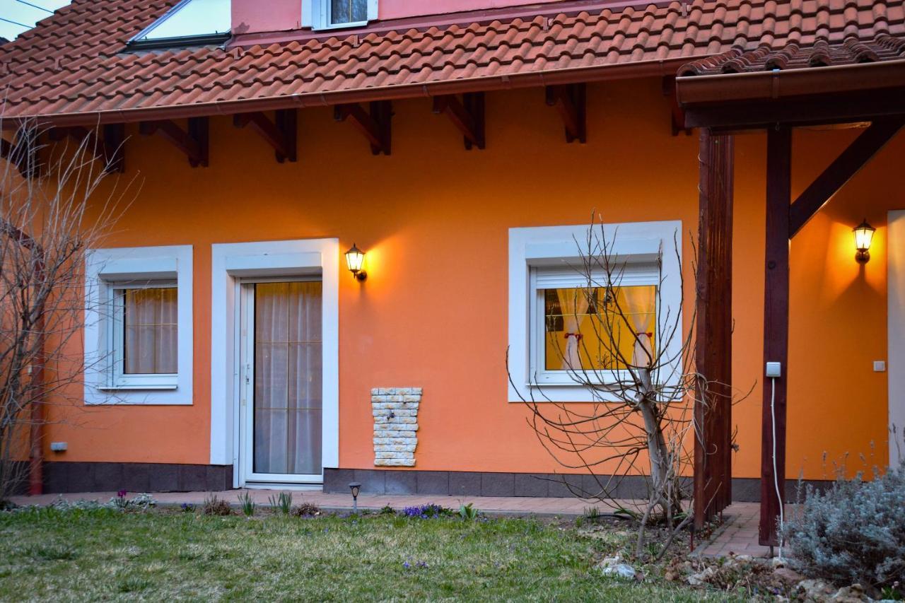 Afrodite Apartmanház Eger Esterno foto