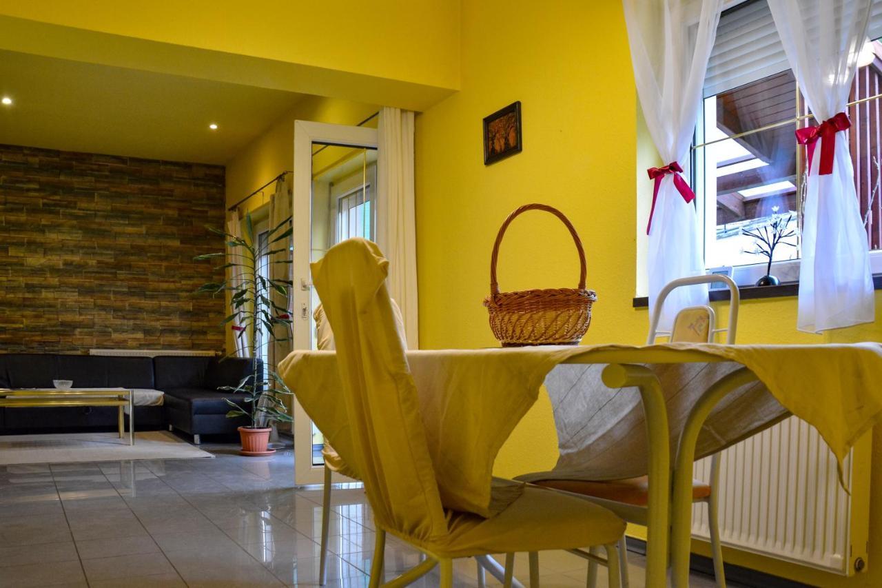 Afrodite Apartmanház Eger Esterno foto